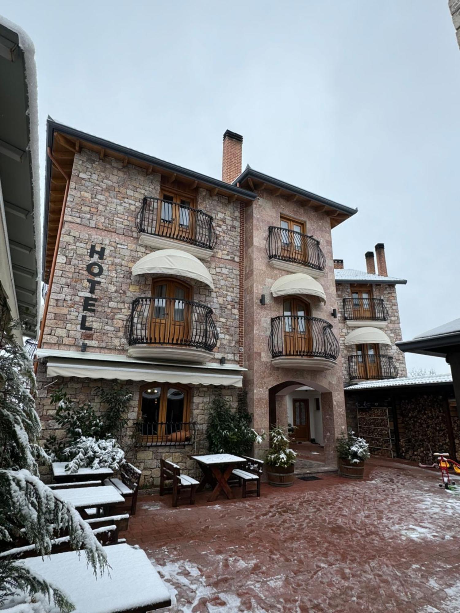 Hotel Ambassador Voskopojë Exteriör bild