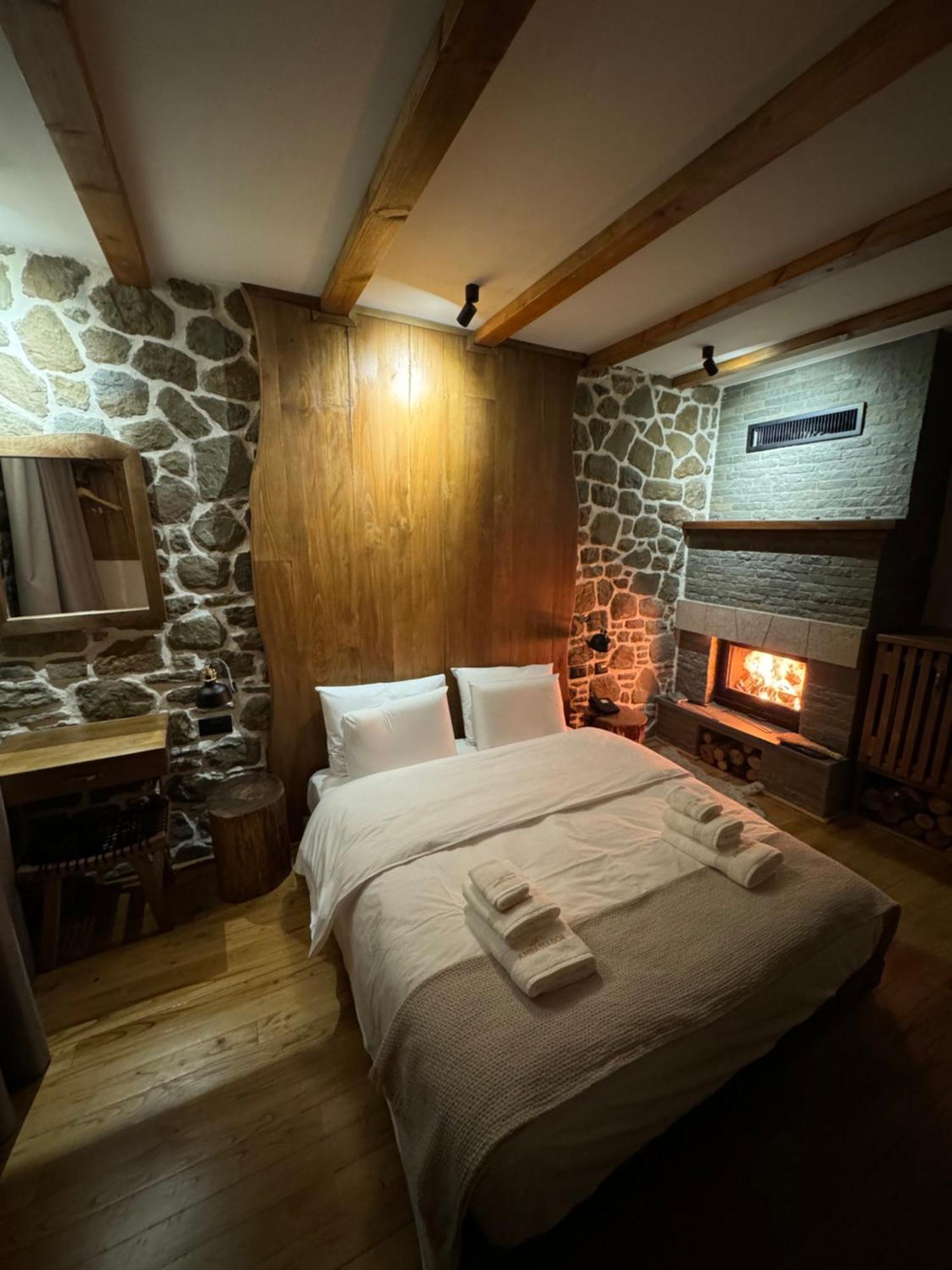 Hotel Ambassador Voskopojë Exteriör bild