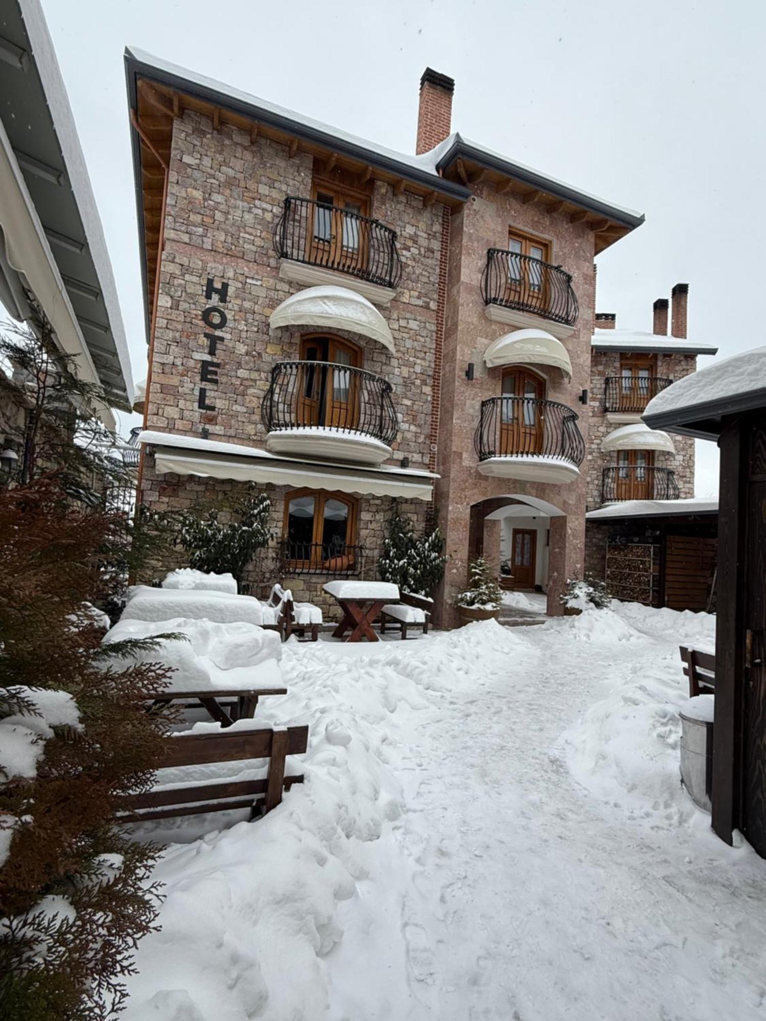 Hotel Ambassador Voskopojë Exteriör bild