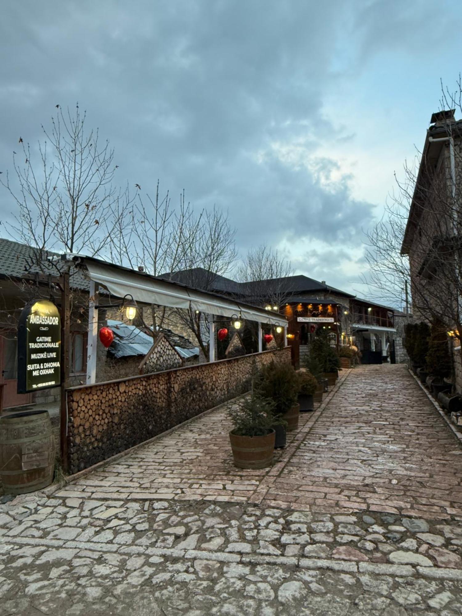 Hotel Ambassador Voskopojë Exteriör bild